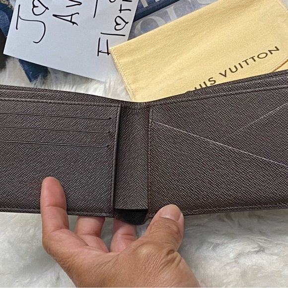 💕💕💕SOLD💕💕💕

🤩🤩🤩LV MENS BIFOLD WALLET DE🤩🤩🤩 - Picture 10 of 15